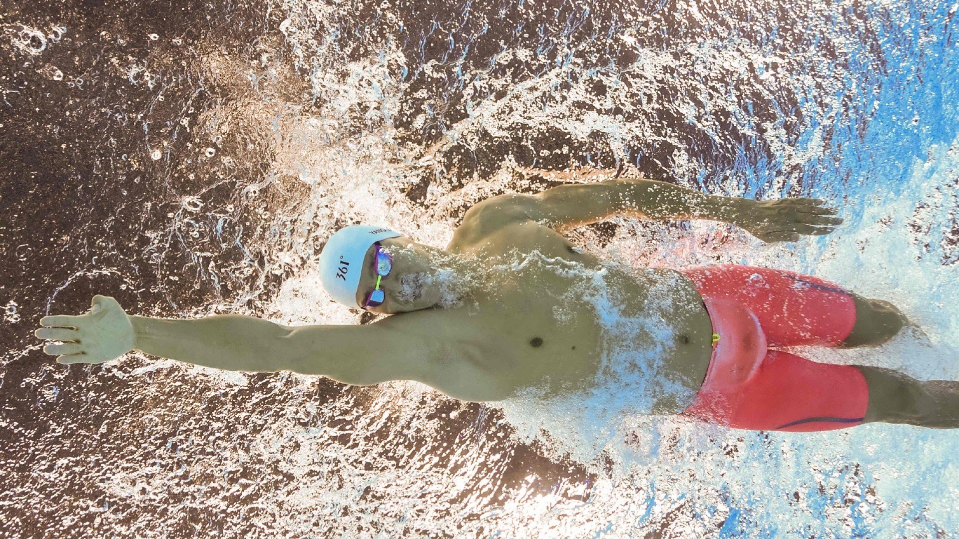 极光队全队发挥出色，成功逆转比分，极光队徽